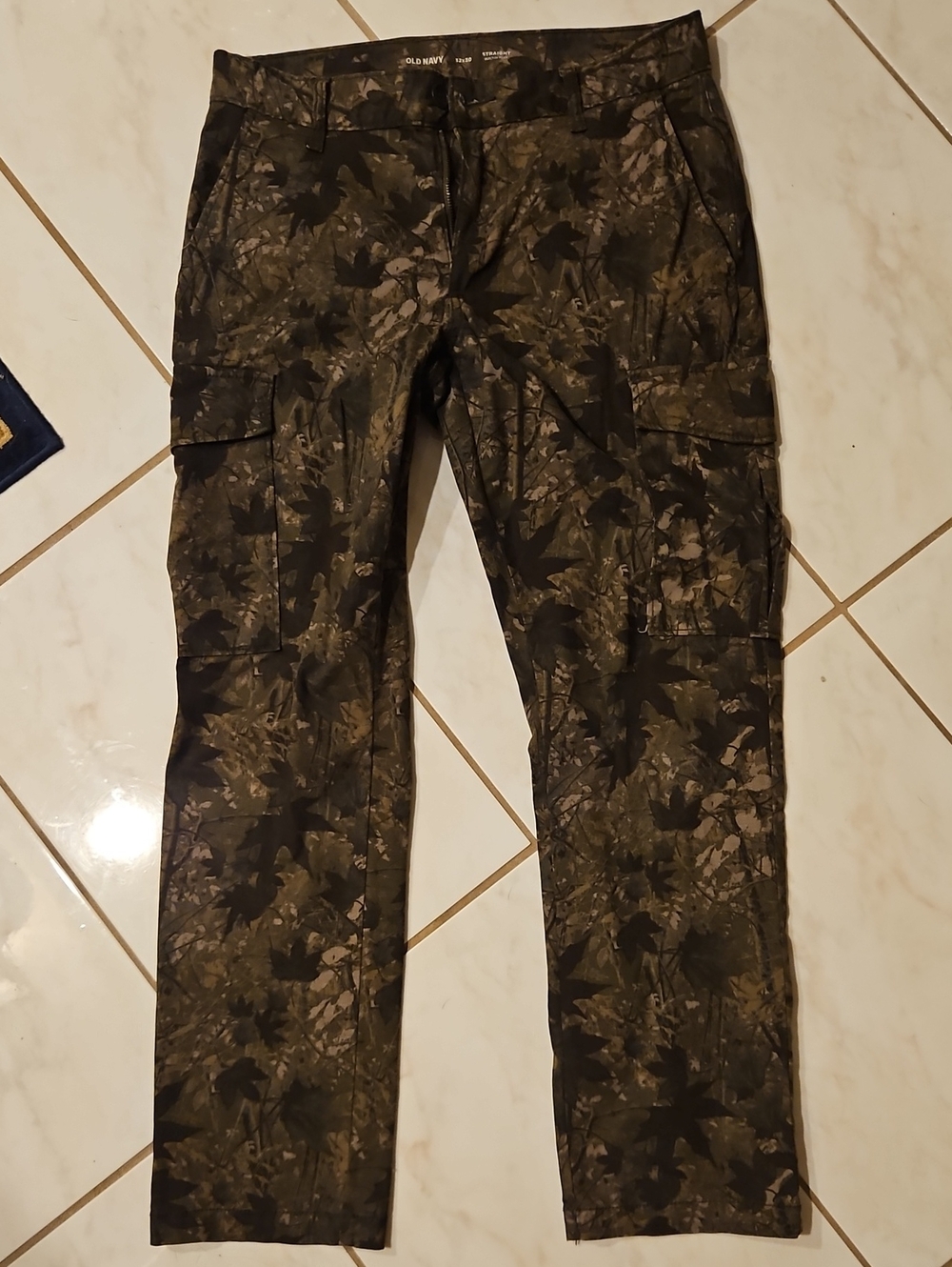Old Navy Olive Green Camo Cargo Pants. Sz 32x30. New